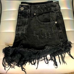 Forever 21 size U.S 26 color destructive black denim shorts
